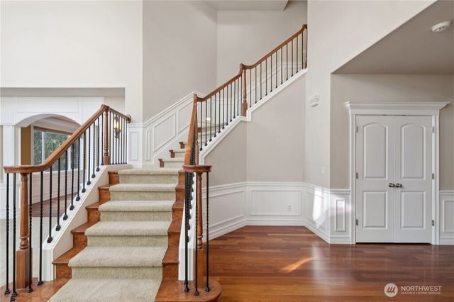 15025 SE 43rd St, Bellevue, WA 98006