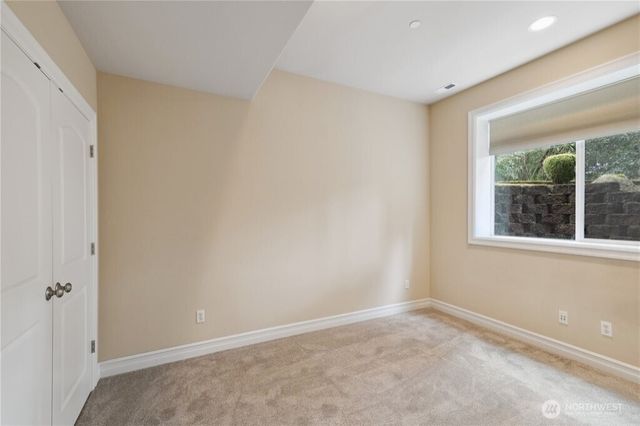 15025 SE 43rd St, Bellevue, WA 98006