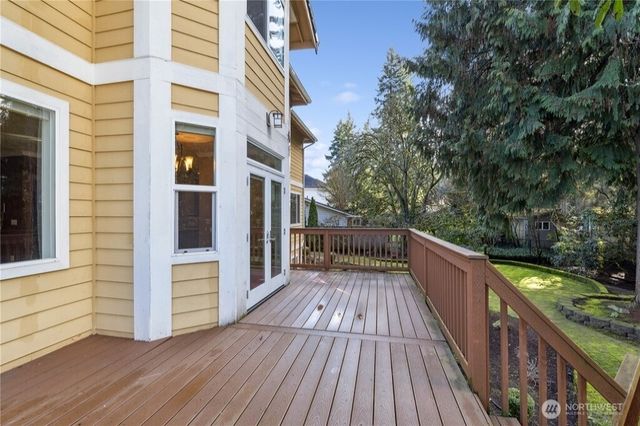 15025 SE 43rd St, Bellevue, WA 98006
