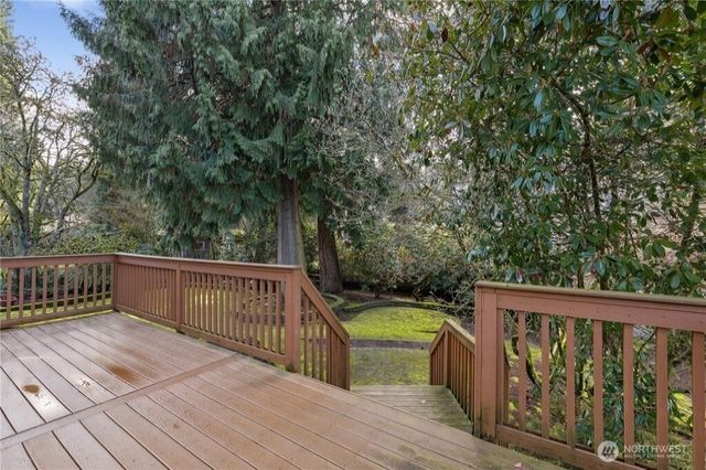 15025 SE 43rd St, Bellevue, WA 98006