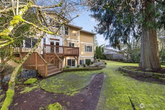 15025 SE 43rd St, Bellevue, WA 98006