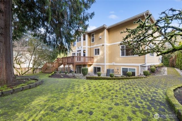 15025 SE 43rd St, Bellevue, WA 98006