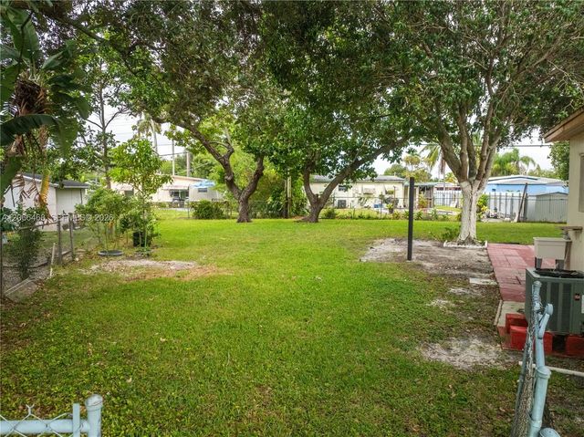 4220 SW 36th Street ., West Park, FL 33023