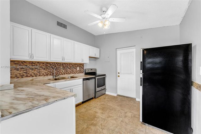 4220 SW 36th Street ., West Park, FL 33023
