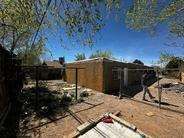 436 Grove Street SE, Albuquerque, NM 87108