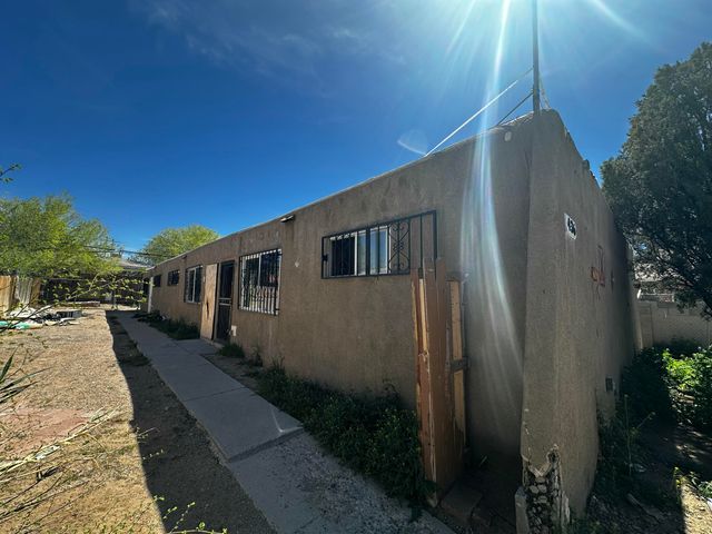 436 Grove Street SE, Albuquerque, NM 87108