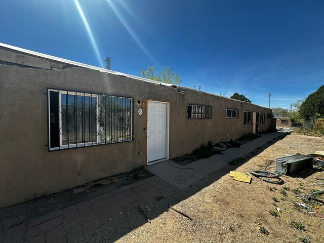 436 Grove Street SE, Albuquerque, NM 87108