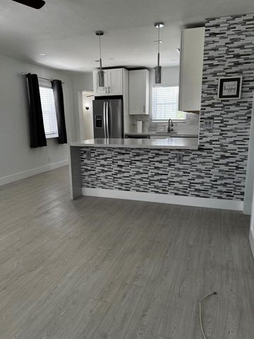 135 SE 5th Avenue, Boynton Beach, FL 33435