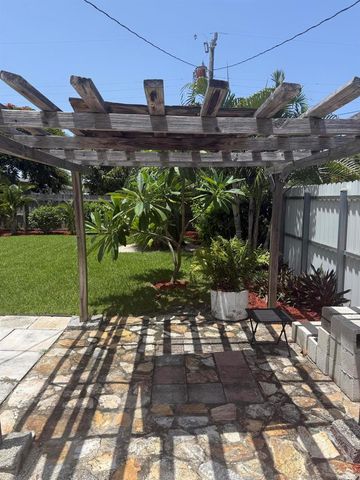 135 SE 5th Avenue, Boynton Beach, FL 33435