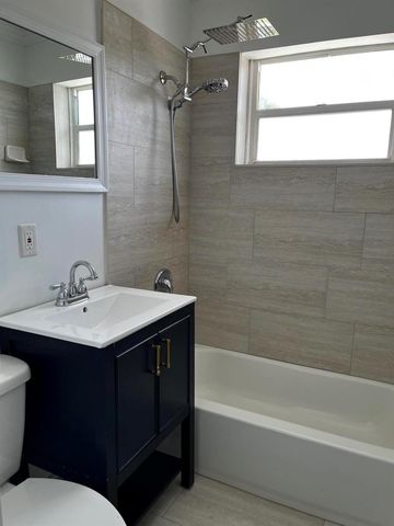 135 SE 5th Avenue, Boynton Beach, FL 33435