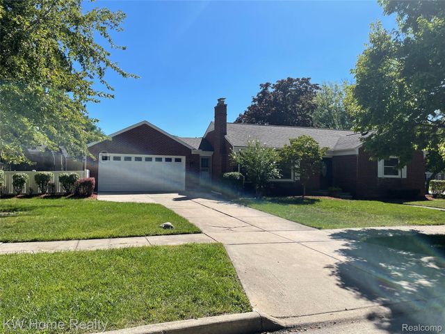 1220 Elford Court, Grosse Pointe Woods, MI 48236