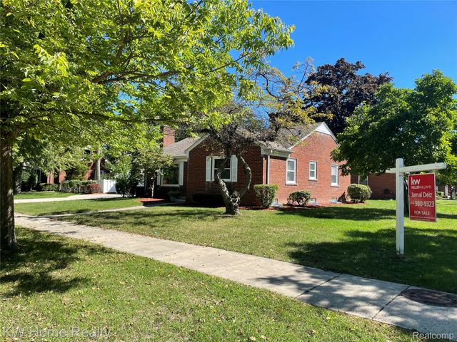 1220 Elford Court, Grosse Pointe Woods, MI 48236
