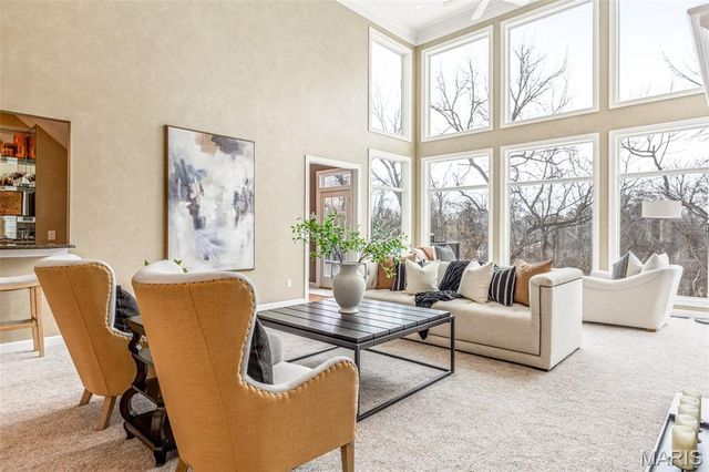 1040 Greystone Manor Parkway, Chesterfield, MO 63005