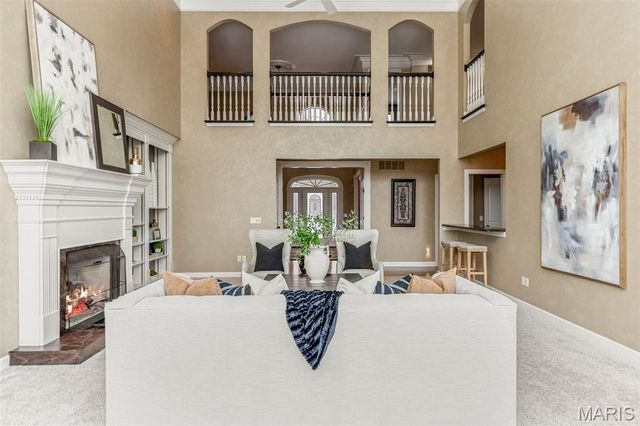 1040 Greystone Manor Parkway, Chesterfield, MO 63005