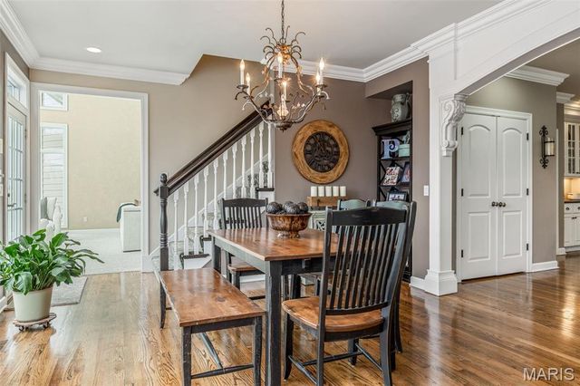 1040 Greystone Manor Parkway, Chesterfield, MO 63005