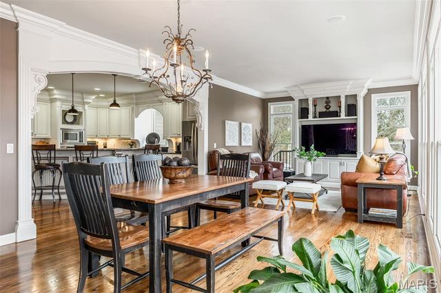 1040 Greystone Manor Parkway, Chesterfield, MO 63005