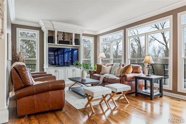 1040 Greystone Manor Parkway, Chesterfield, MO 63005