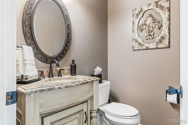 1040 Greystone Manor Parkway, Chesterfield, MO 63005