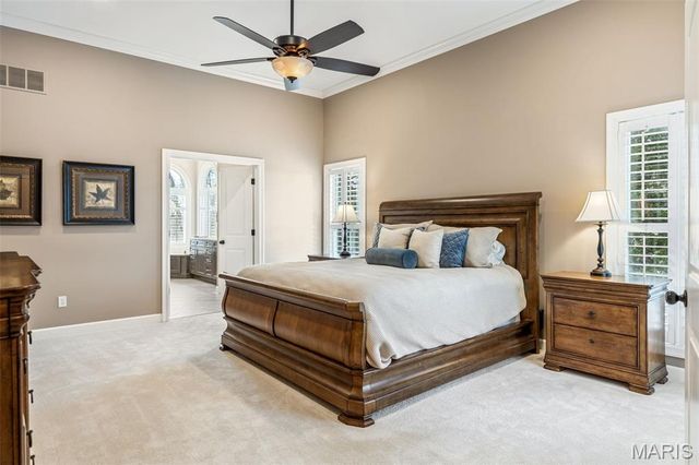 1040 Greystone Manor Parkway, Chesterfield, MO 63005