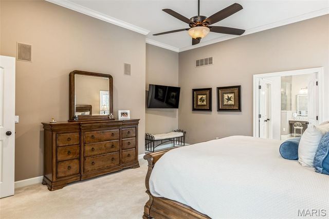 1040 Greystone Manor Parkway, Chesterfield, MO 63005