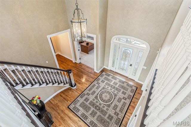 1040 Greystone Manor Parkway, Chesterfield, MO 63005