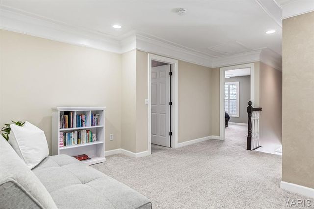 1040 Greystone Manor Parkway, Chesterfield, MO 63005