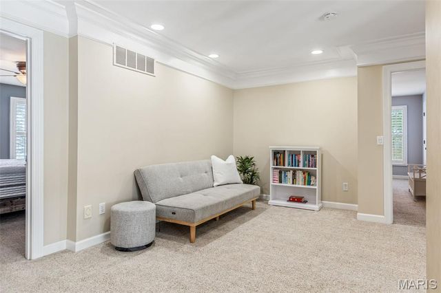 1040 Greystone Manor Parkway, Chesterfield, MO 63005