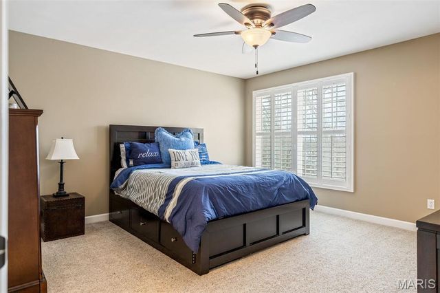 1040 Greystone Manor Parkway, Chesterfield, MO 63005