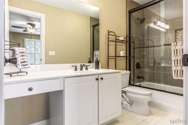 1040 Greystone Manor Parkway, Chesterfield, MO 63005