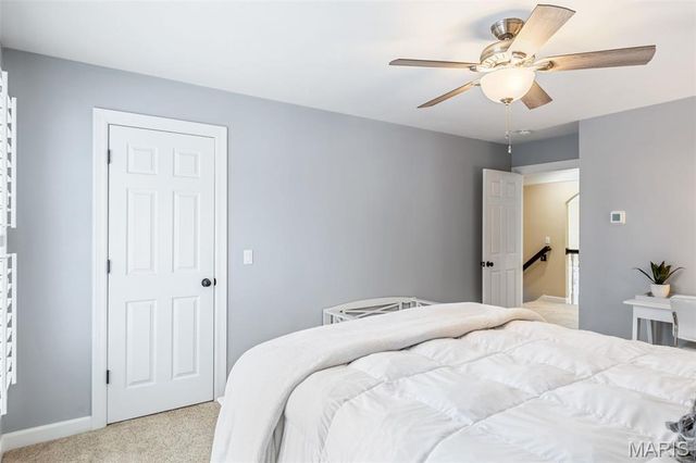 1040 Greystone Manor Parkway, Chesterfield, MO 63005