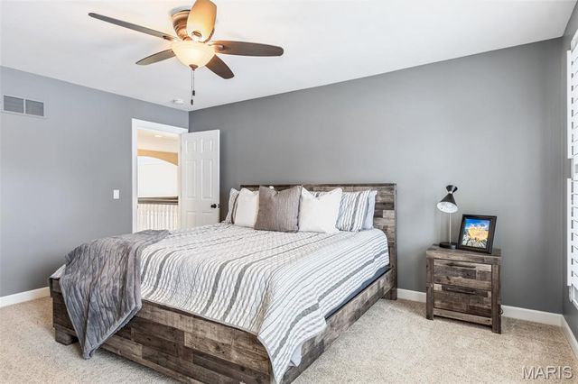 1040 Greystone Manor Parkway, Chesterfield, MO 63005