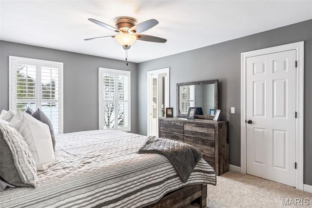 1040 Greystone Manor Parkway, Chesterfield, MO 63005