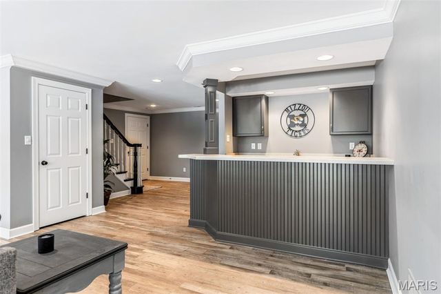 1040 Greystone Manor Parkway, Chesterfield, MO 63005