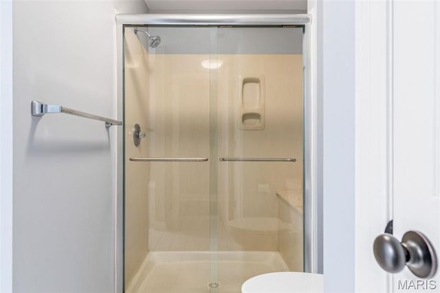 1040 Greystone Manor Parkway, Chesterfield, MO 63005