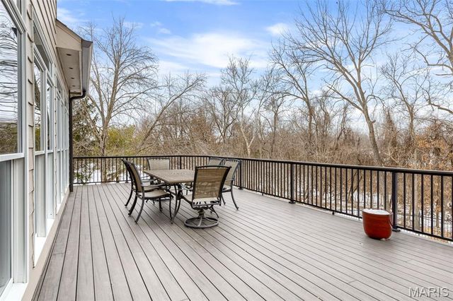 1040 Greystone Manor Parkway, Chesterfield, MO 63005