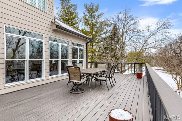 1040 Greystone Manor Parkway, Chesterfield, MO 63005