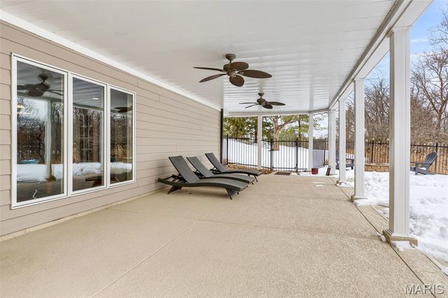 1040 Greystone Manor Parkway, Chesterfield, MO 63005