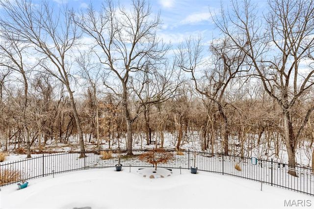 1040 Greystone Manor Parkway, Chesterfield, MO 63005