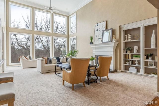 1040 Greystone Manor Parkway, Chesterfield, MO 63005