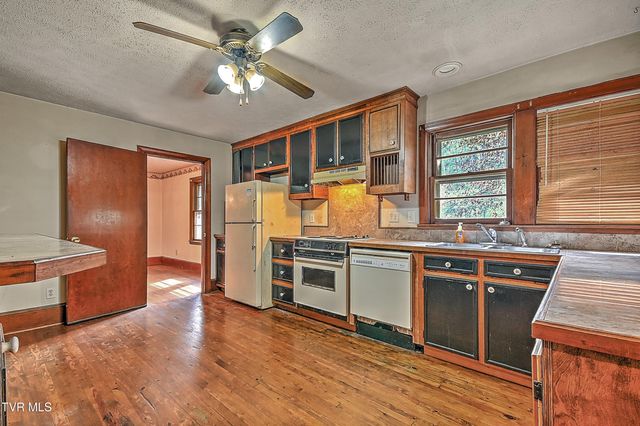 3176 Weaver Pike, Bristol, TN 37620
