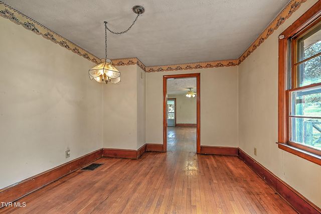 3176 Weaver Pike, Bristol, TN 37620