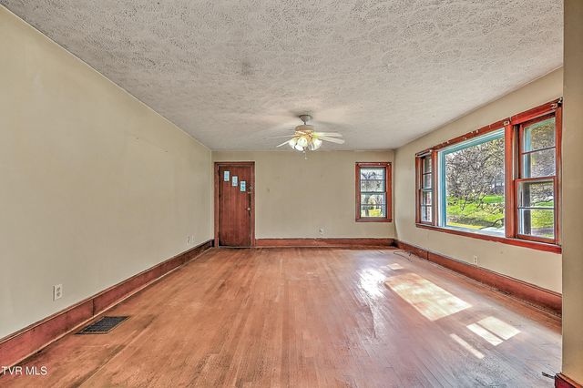 3176 Weaver Pike, Bristol, TN 37620