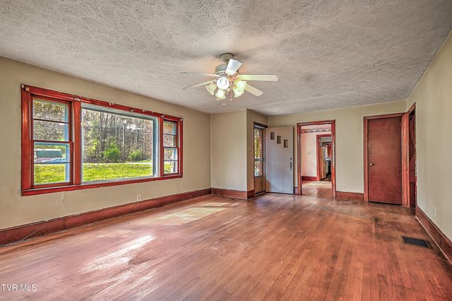 3176 Weaver Pike, Bristol, TN 37620