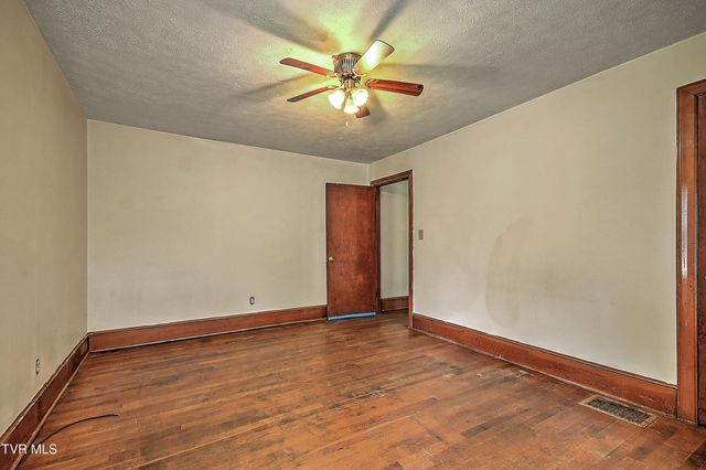 3176 Weaver Pike, Bristol, TN 37620