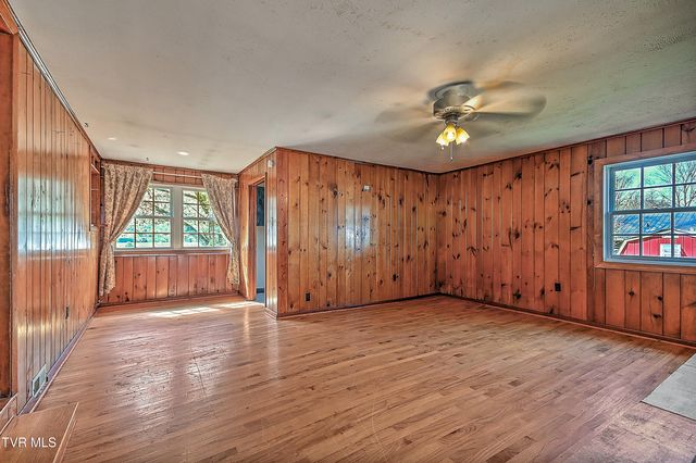 3176 Weaver Pike, Bristol, TN 37620