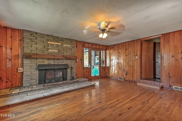 3176 Weaver Pike, Bristol, TN 37620