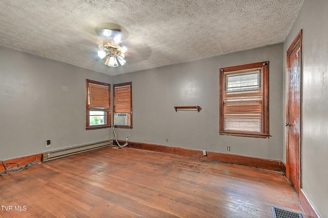 3176 Weaver Pike, Bristol, TN 37620