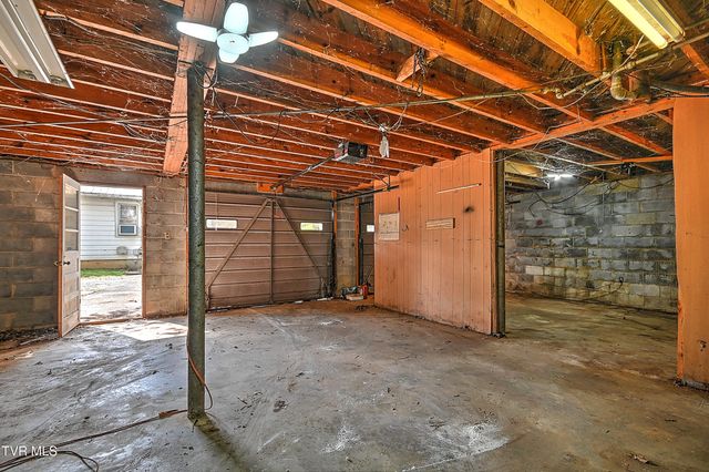 3176 Weaver Pike, Bristol, TN 37620