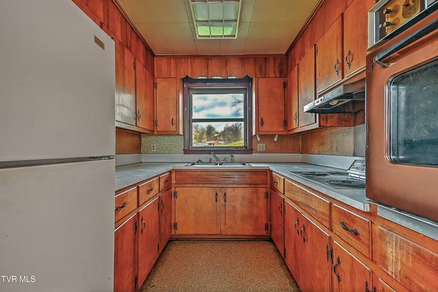 3176 Weaver Pike, Bristol, TN 37620