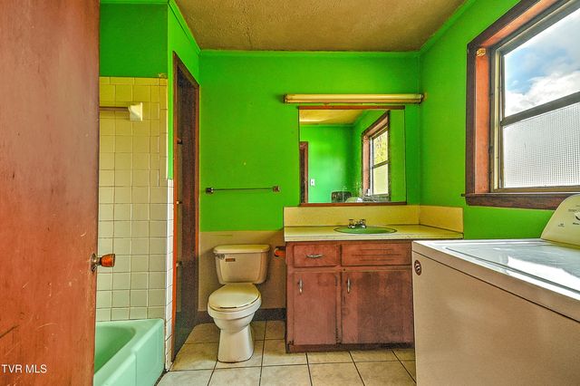 3176 Weaver Pike, Bristol, TN 37620